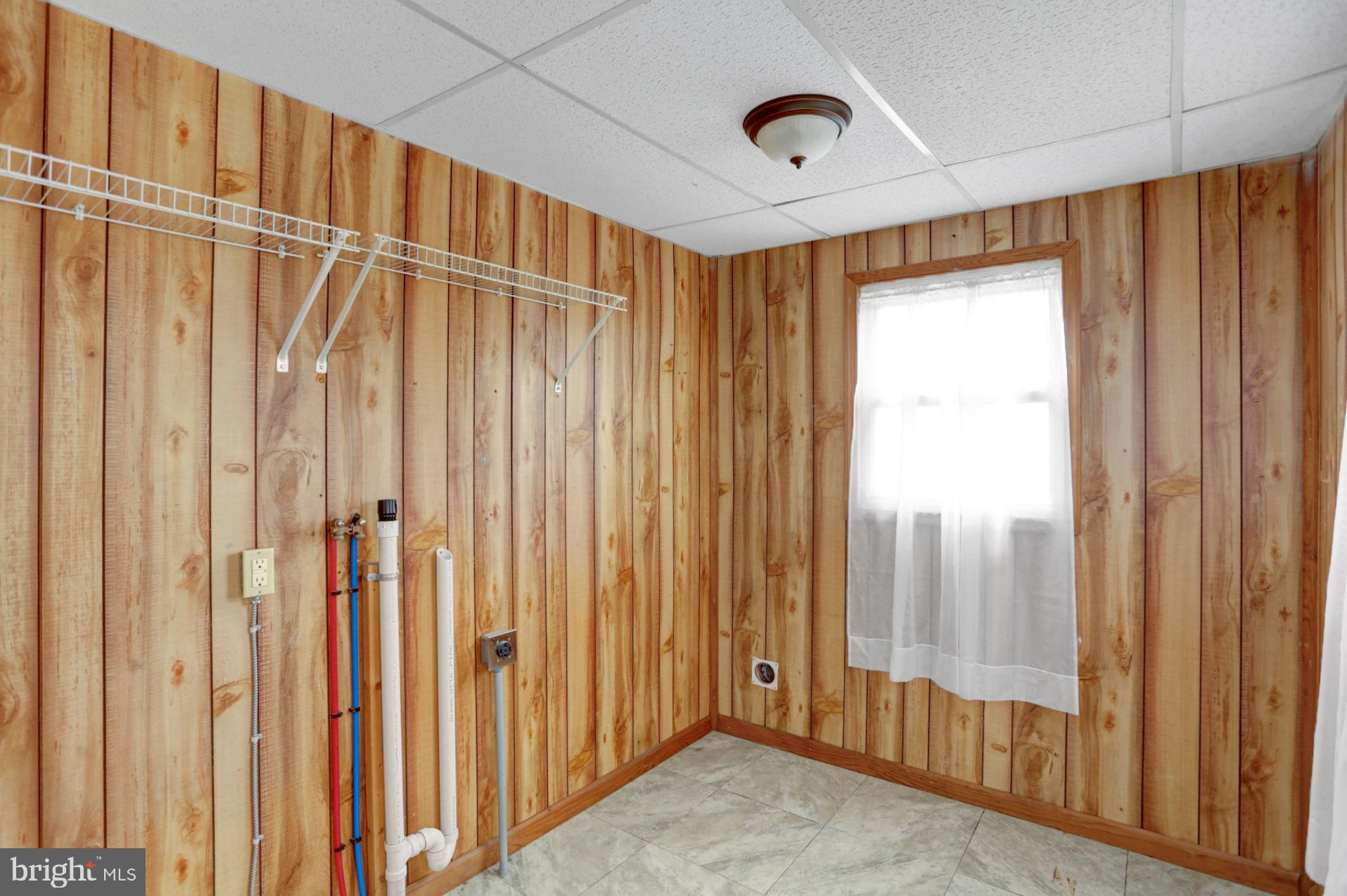 2200 Kutztown Road Reading, PA 19605 - Photo 13 of 31 Laundryt/mud room off kitchen