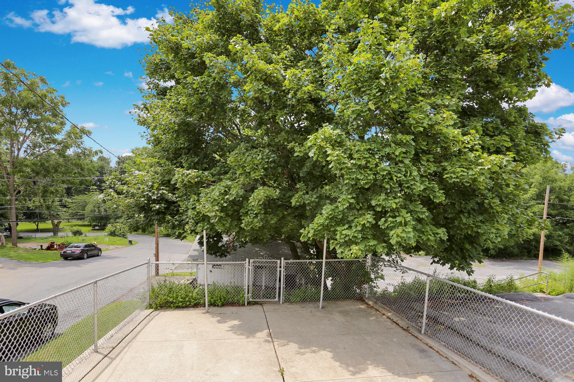 2200 Kutztown Road Reading, PA 19605 - Photo 14 of 31 Fenced in yard
