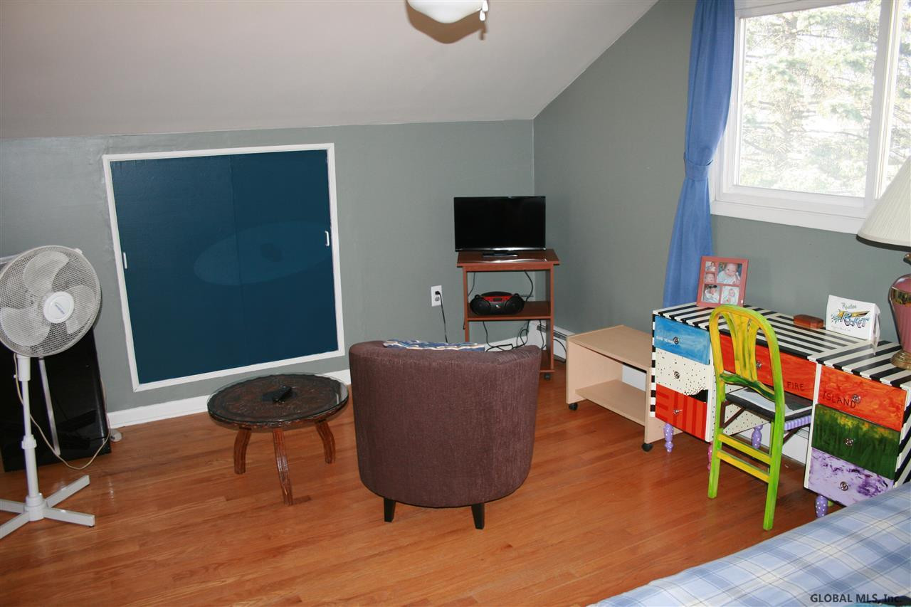 528 Chiswell Road Schenectady, NY 12304 - Photo 11 of 15 Photo 11