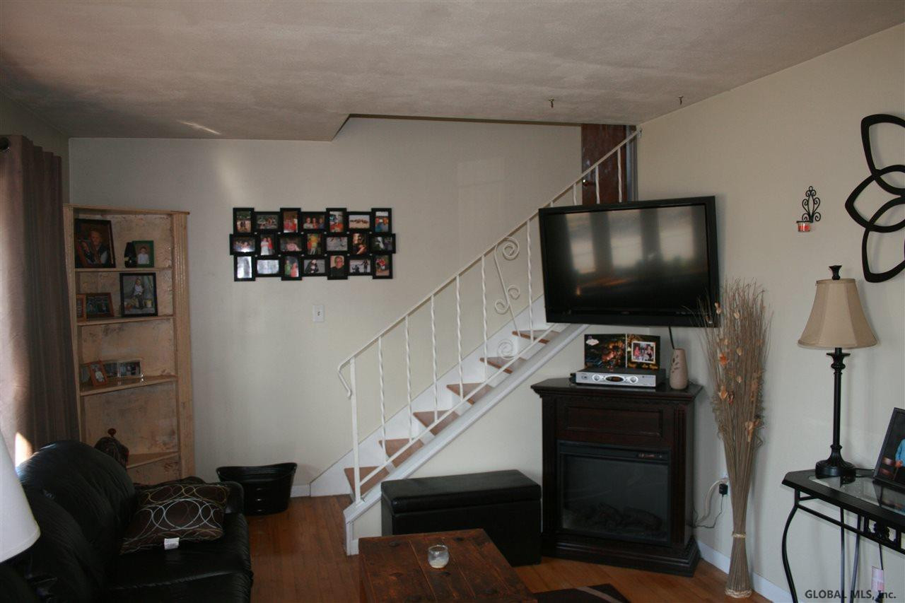 528 Chiswell Road Schenectady, NY 12304 - Photo 5 of 15 Photo 5