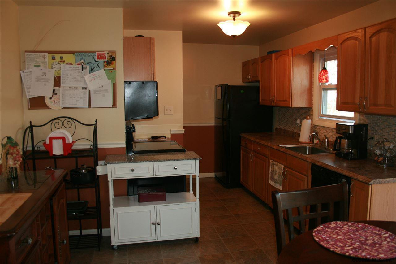 528 Chiswell Road Schenectady, NY 12304 - Photo 6 of 15 Photo 6