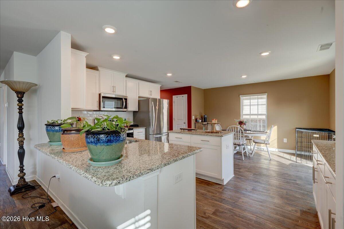 404 Frida Road New Bern, NC 28560 - Photo 8 of 53 20-404_Frida-13