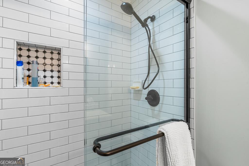 270 Hiawassee River Road Murphy, NC 28906 - Photo 23 of 50 a bathroom with a shower