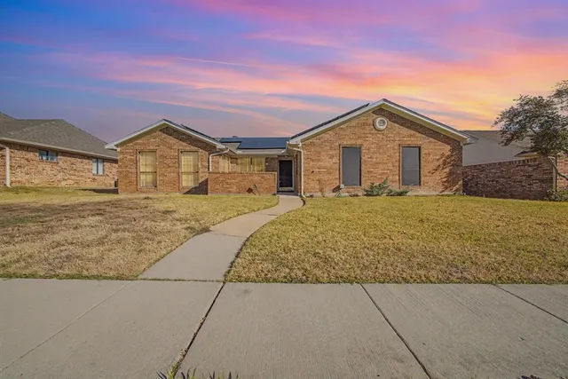 $3,100 | 913 Sandhurst Drive, Plano, TX 75025