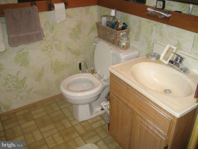 1545 Sulphur Spring Road Baltimore, MD 21227 - Photo 22 of 29 Lower Level Full bath