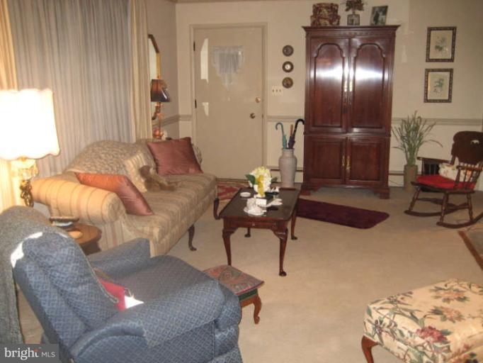 1545 Sulphur Spring Road Baltimore, MD 21227 - Photo 6 of 29 Living Room