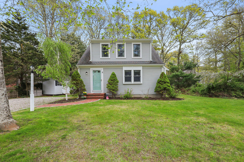 5 Deerfield Road Mashpee, MA 02649 - Photo 3 of 32 IMG_2436