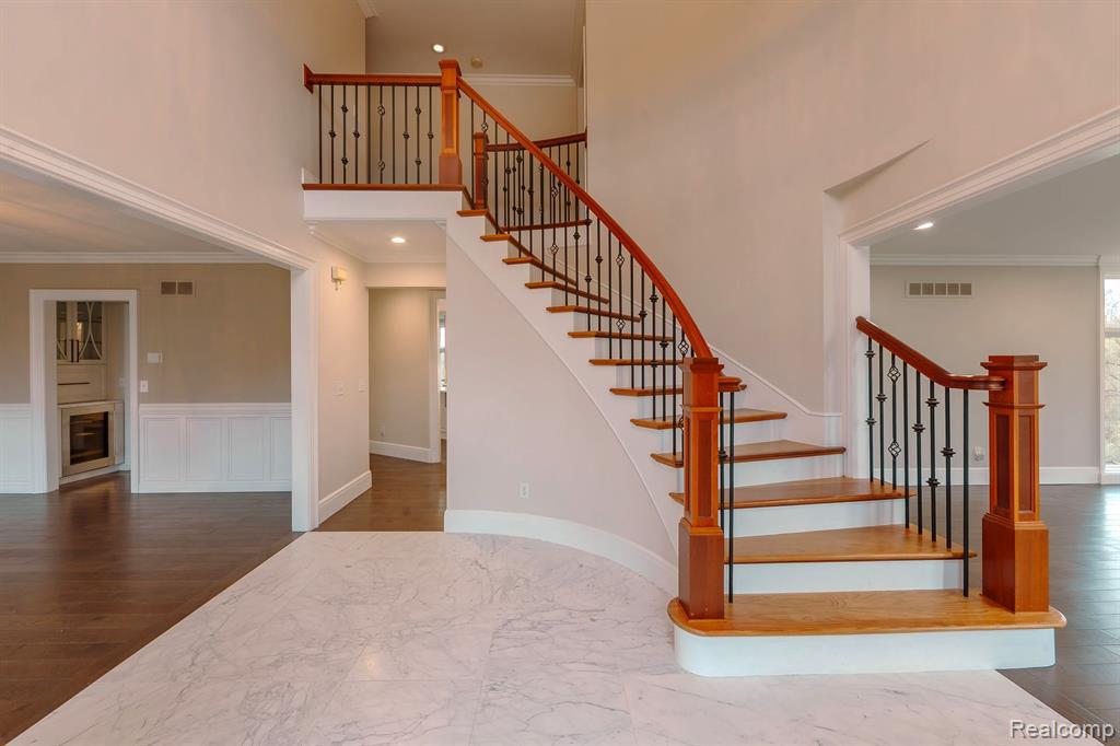 2970 Pheasant Ring Court Rochester Hills, MI 48309 - Photo 5 of 37