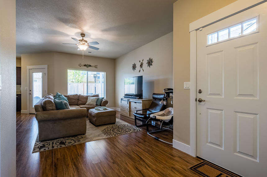 395 Live Oak Loop Central Point, OR 97502 - Photo 4 of 27 395 Live Oak-6