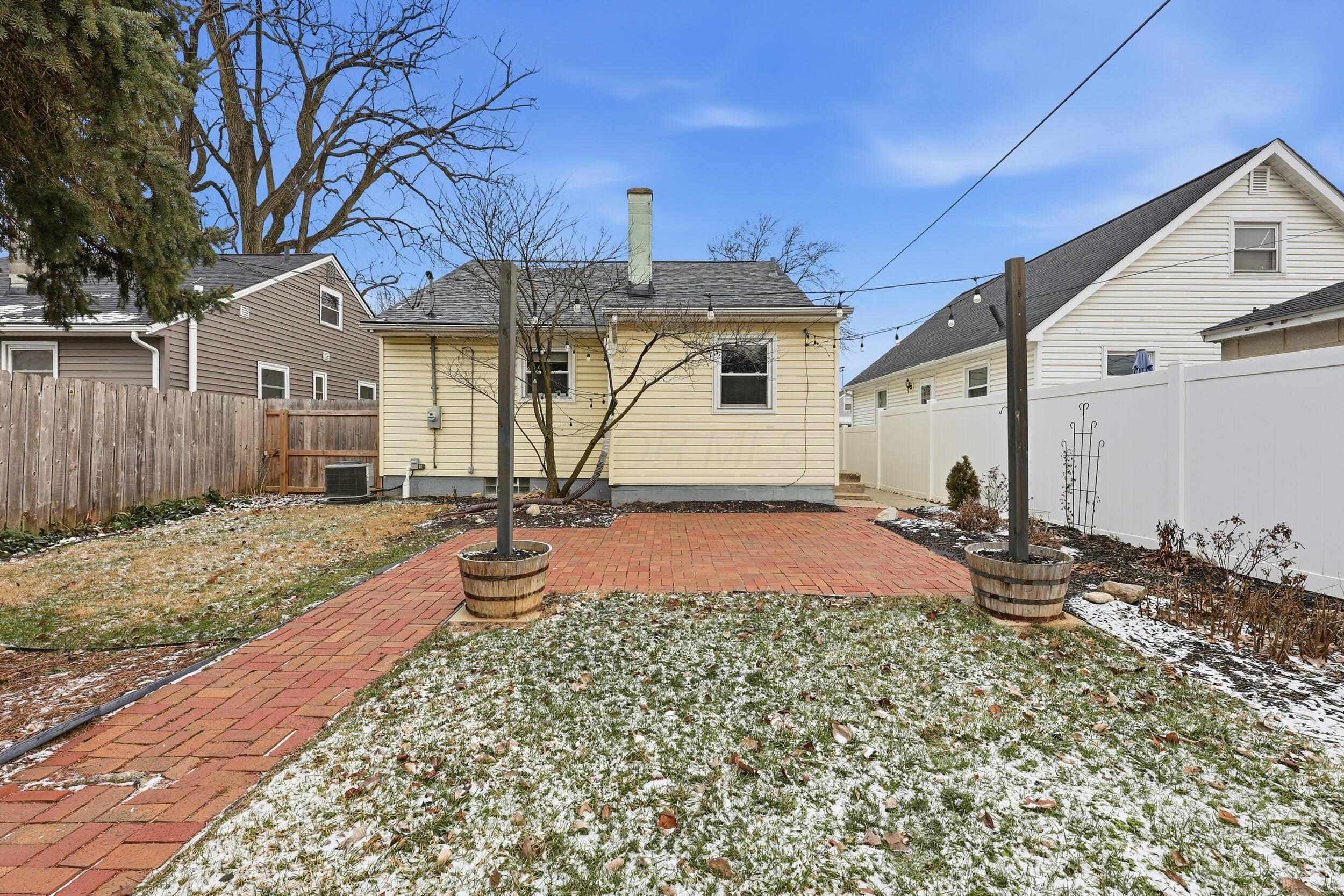 860 Palmer Road Columbus, OH 43212 - Photo 22 of 36 Rear patio