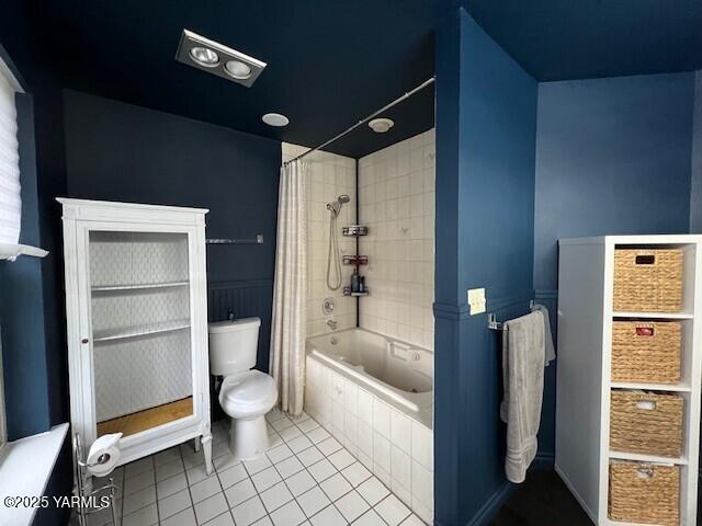 2005 Lakeview Drive Yakima, WA 98902 - Photo 19 of 35 a bathroom with a toilet and a shower