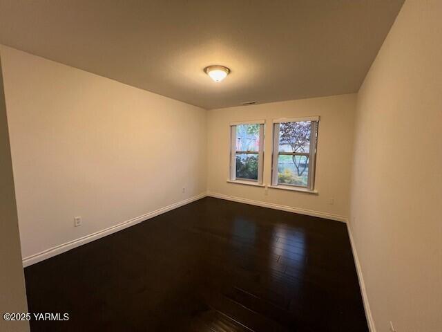2005 Lakeview Drive Yakima, WA 98902 - Photo 25 of 35 an empty room with wooden floor and windows