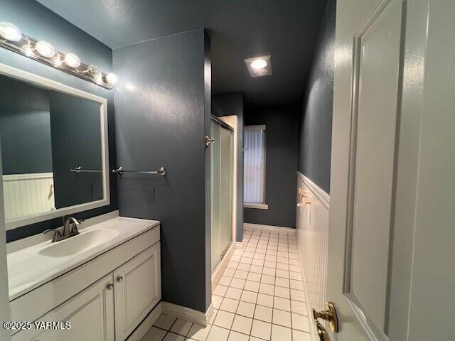2005 Lakeview Drive Yakima, WA 98902 - Photo 26 of 35 a bathroom with a sink double vanity and a mirror