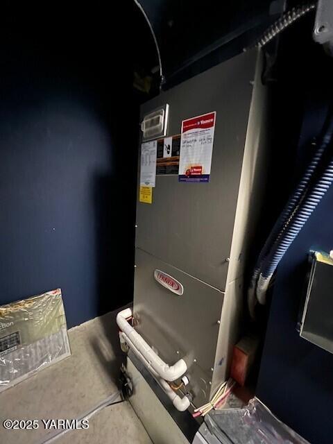 2005 Lakeview Drive Yakima, WA 98902 - Photo 31 of 35 a laptop computer sitting on top of a table