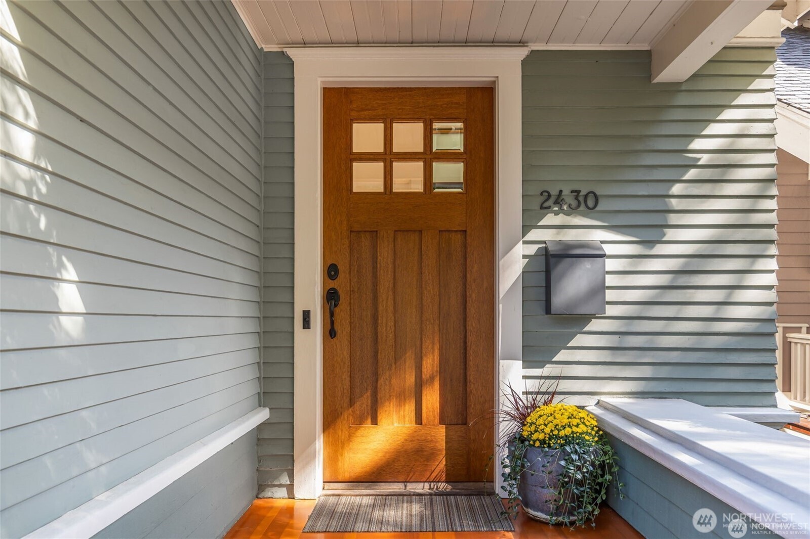 2430 8th Avenue West Seattle, WA 98119 - Photo 3 of 34