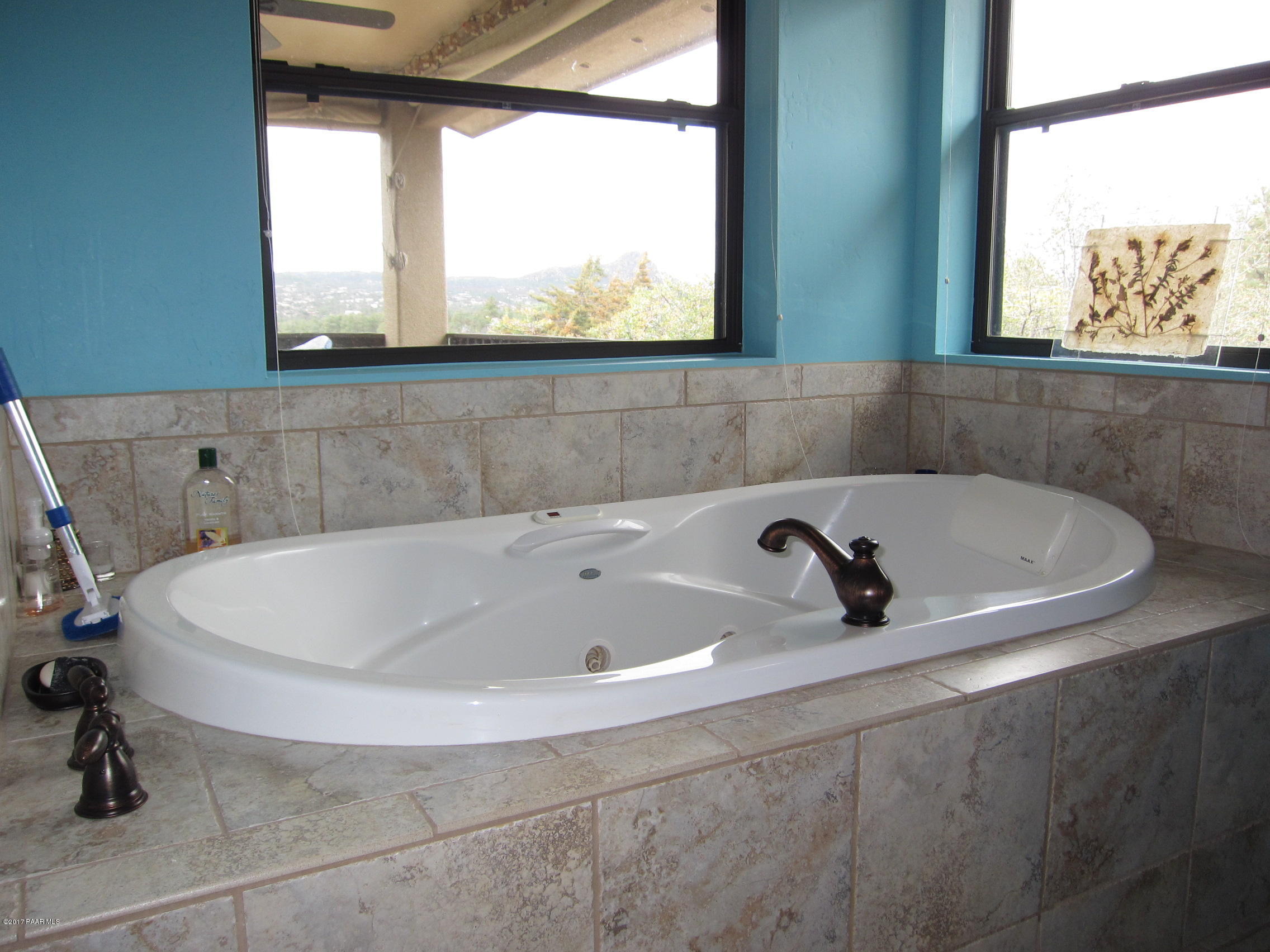 1241 Tanglewood Road Prescott, AZ 86303 - Photo 14 of 28 UPPER LEVEL MASTER TUB