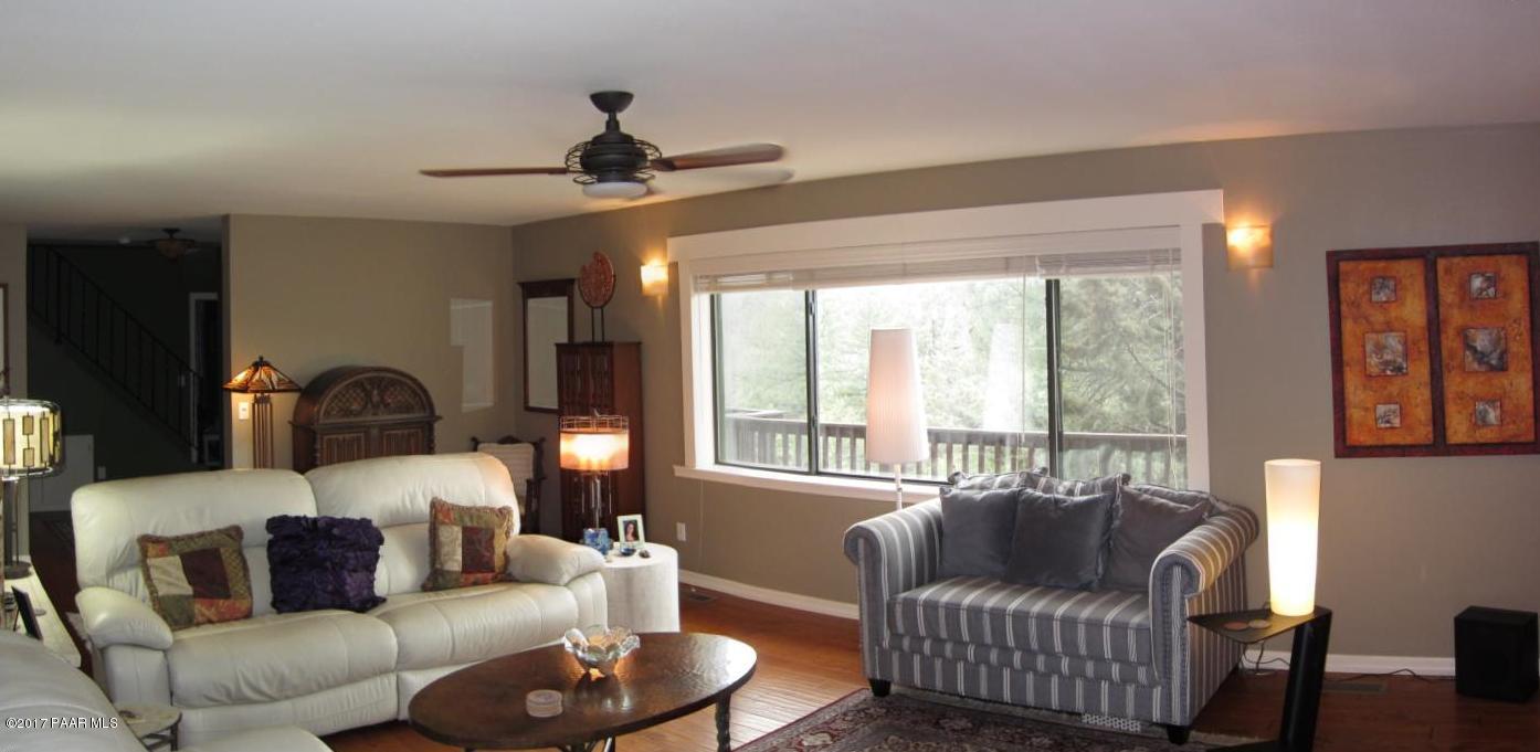 1241 Tanglewood Road Prescott, AZ 86303 - Photo 3 of 28 LIVING ROOOM
