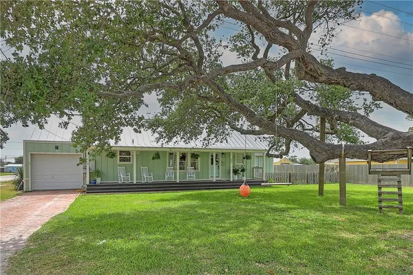 $2,400 | 718 North Magnolia Street, Rockport, TX 78382