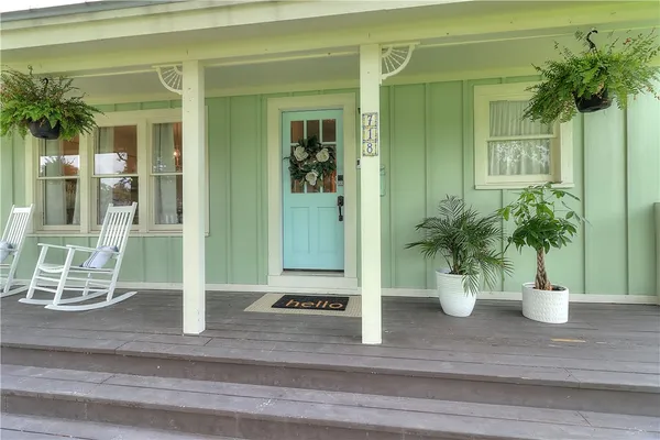 $2,400 | 718 North Magnolia Street, Rockport, TX 78382