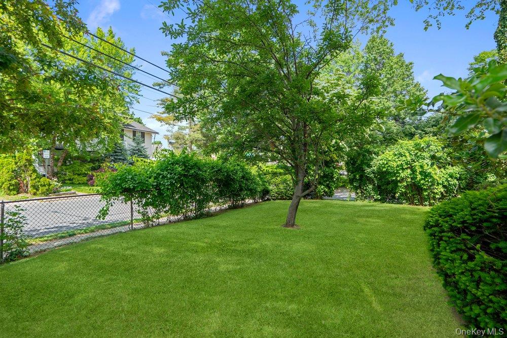 165 Linmouth Road Malverne, NY 11565 - Photo 22 of 26