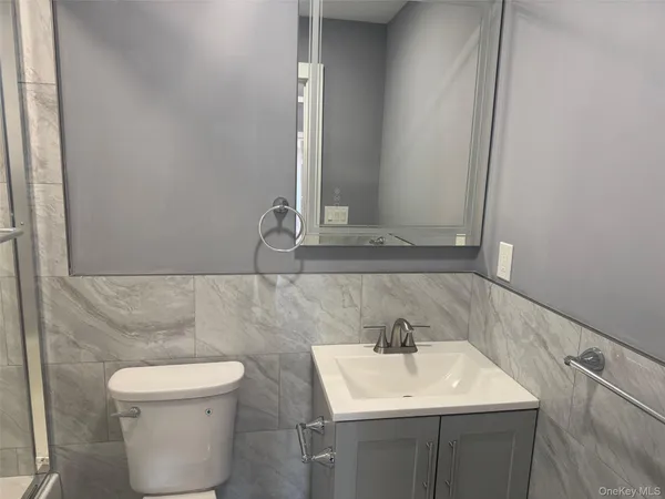 $2,650 | 1035 Montauk Highway, Unit 5, Copiague, NY 11726