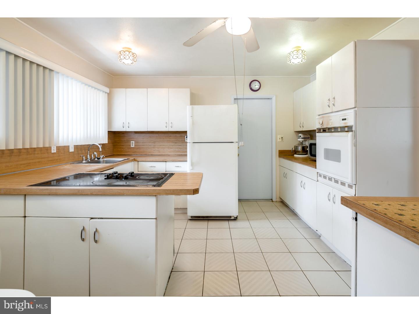 32 Full Turn Road Levittown, PA 19056 - Photo 5 of 21 Kitchen