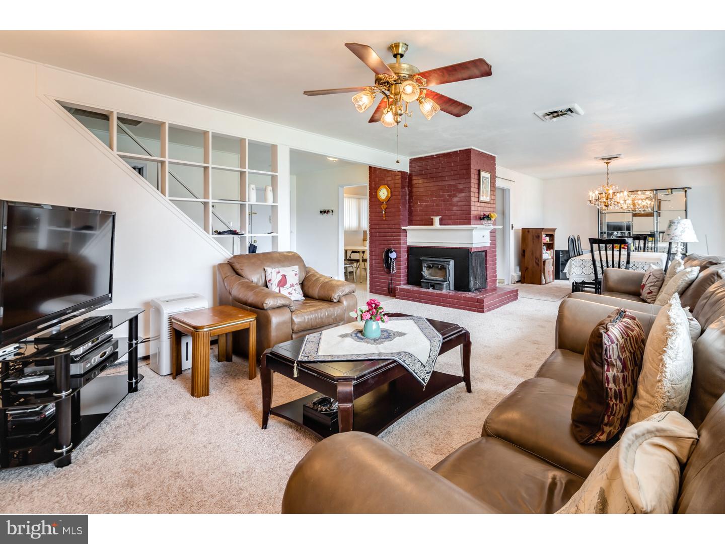 32 Full Turn Road Levittown, PA 19056 - Photo 8 of 21 Living Room