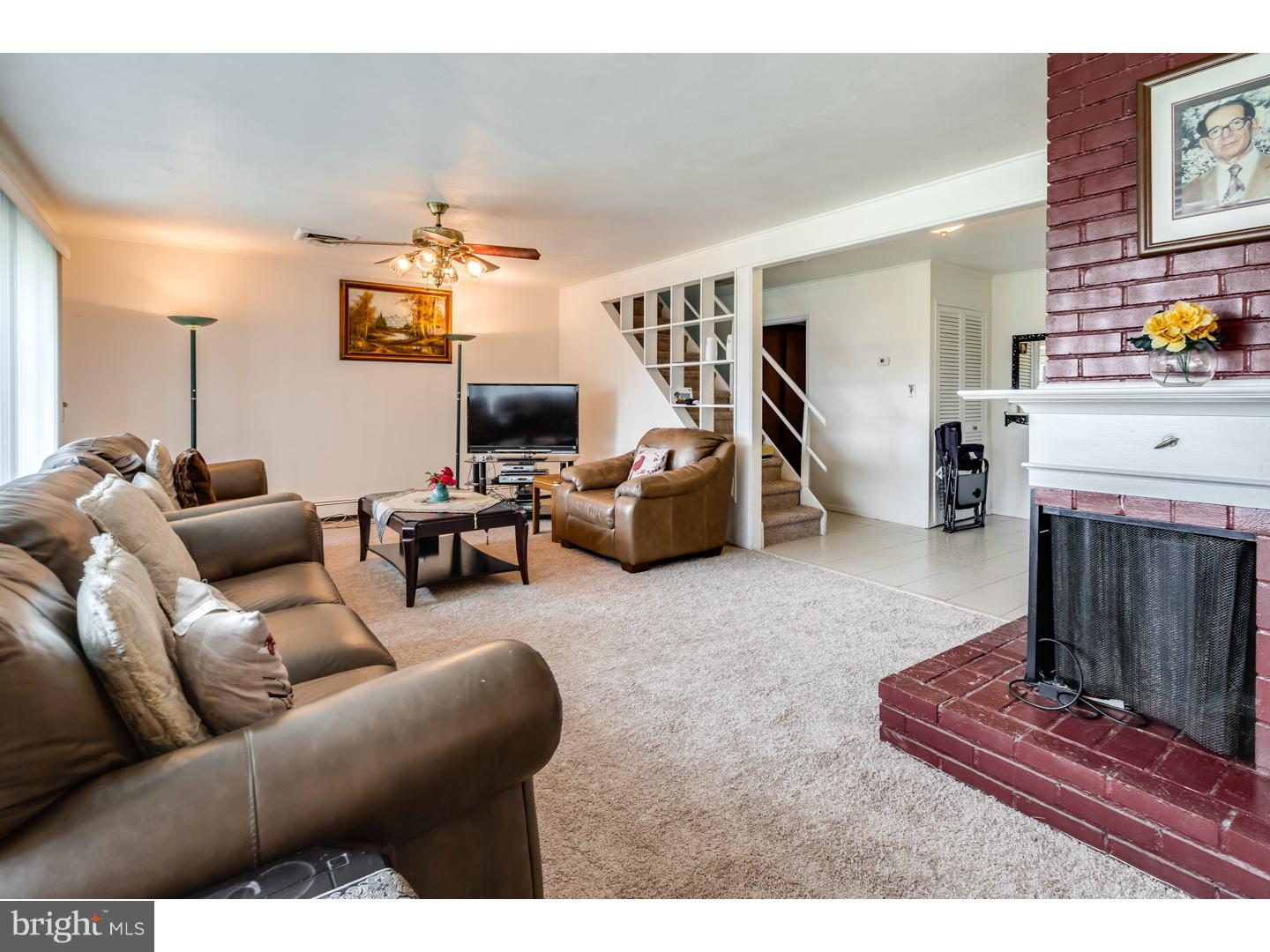 32 Full Turn Road Levittown, PA 19056 - Photo 9 of 21 Living Room