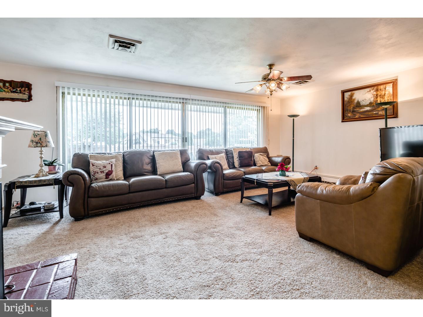 32 Full Turn Road Levittown, PA 19056 - Photo 10 of 21 Living Room