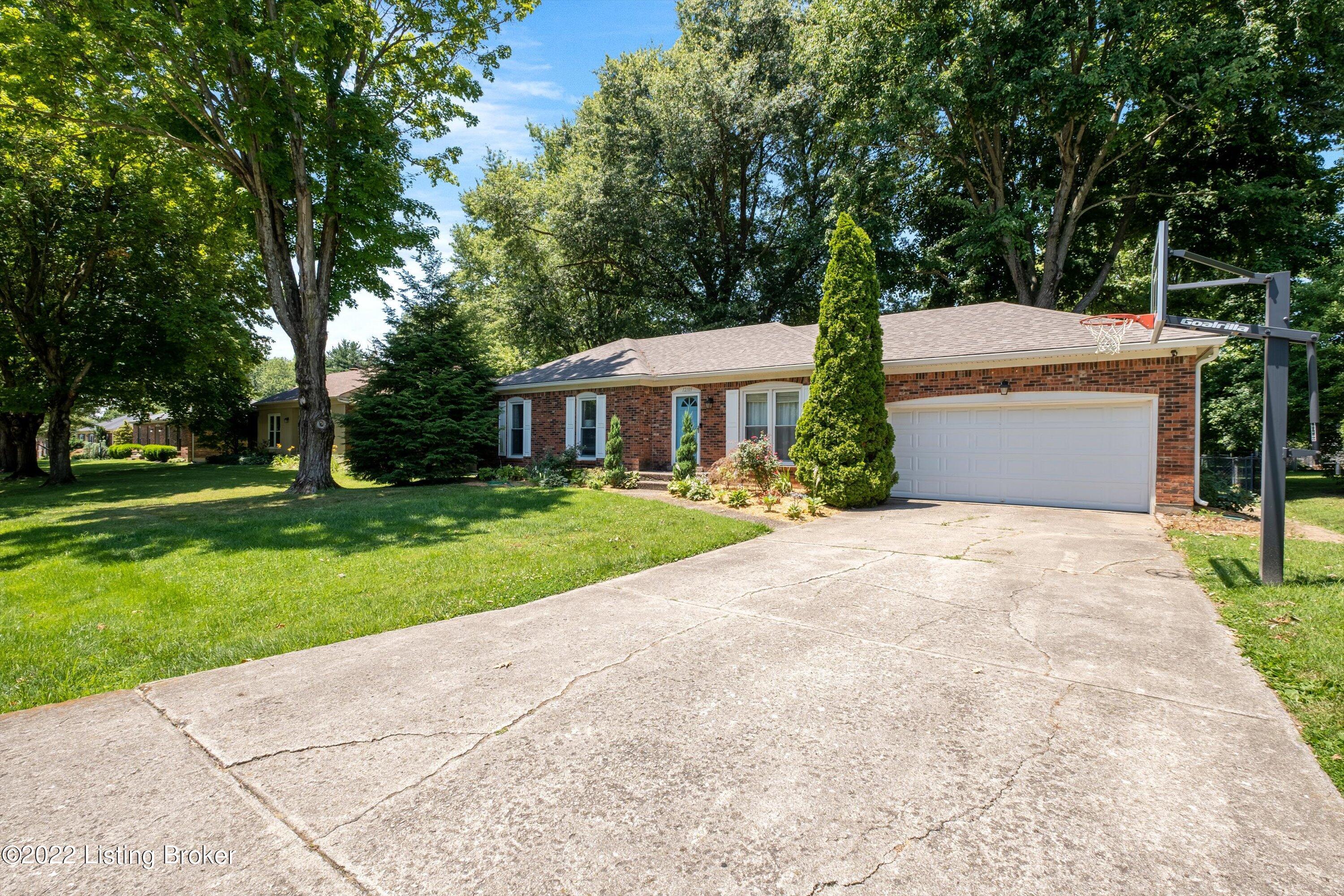 12109 Maplewood Road Goshen, KY 40026 - Photo 3 of 41 02-1XT5825