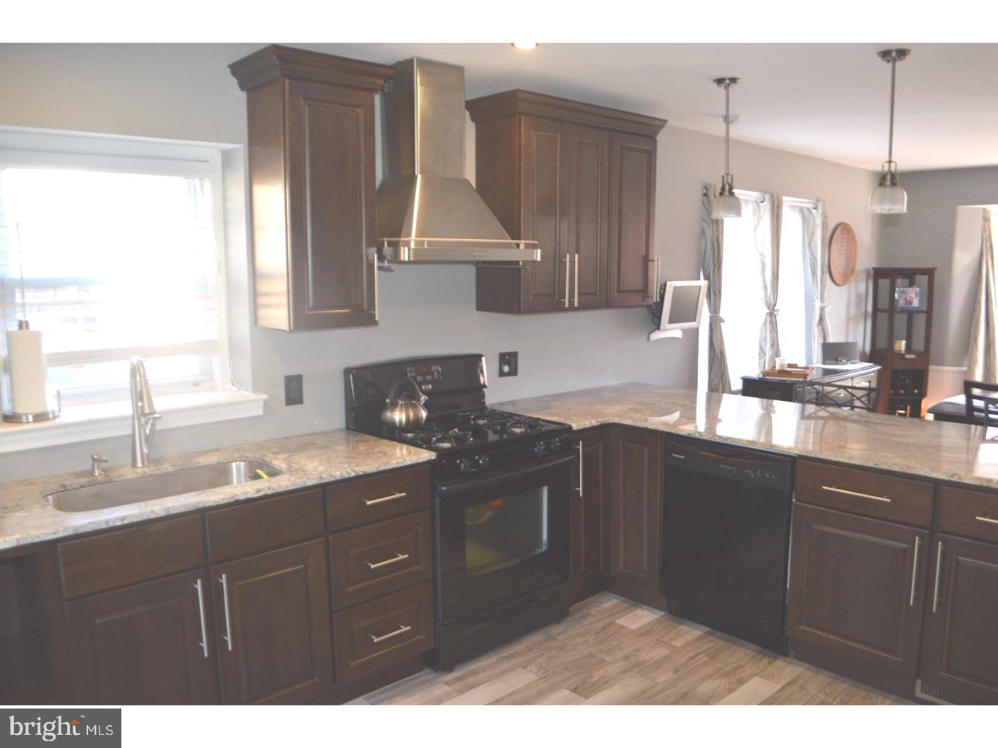 10830 Ellicott Road Philadelphia, PA 19154 - Photo 11 of 25 Kitchen