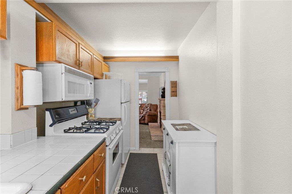 23898 Springwater Road Crestline, CA 92325 - Photo 17 of 30
