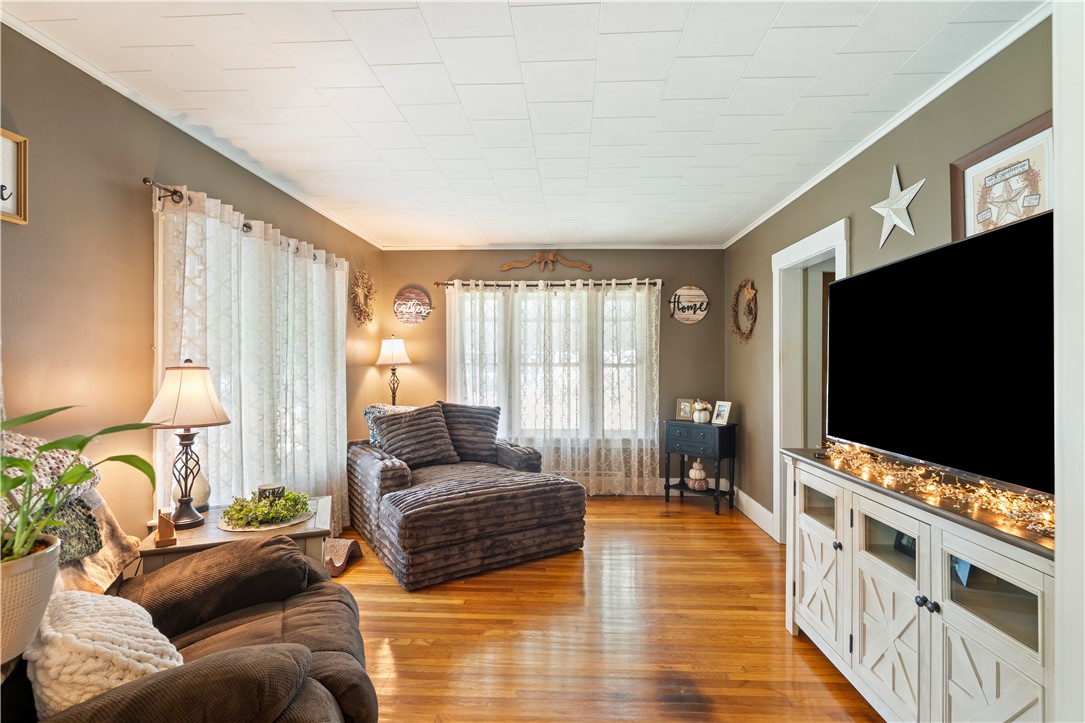 379 Seneca Road Hornellsville, NY 14843 - Photo 6 of 36 1st living room