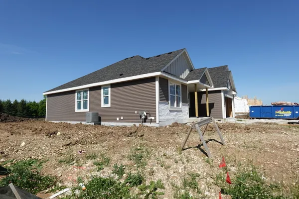 $629,990 | 1302 Lynn Circle, Oconomowoc, WI 53066