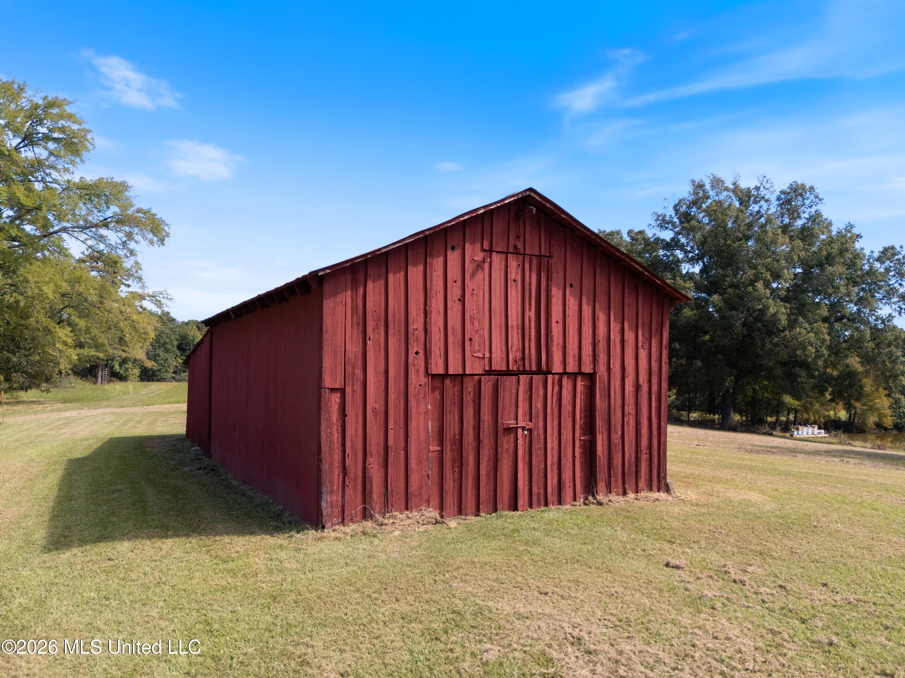 3407 Yellow Dog Road Senatobia, MS 38668 - Photo 8 of 34 barn