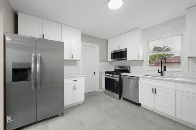 $289,900 | 10854 Lyman Avenue, Chicago Ridge, IL 60415