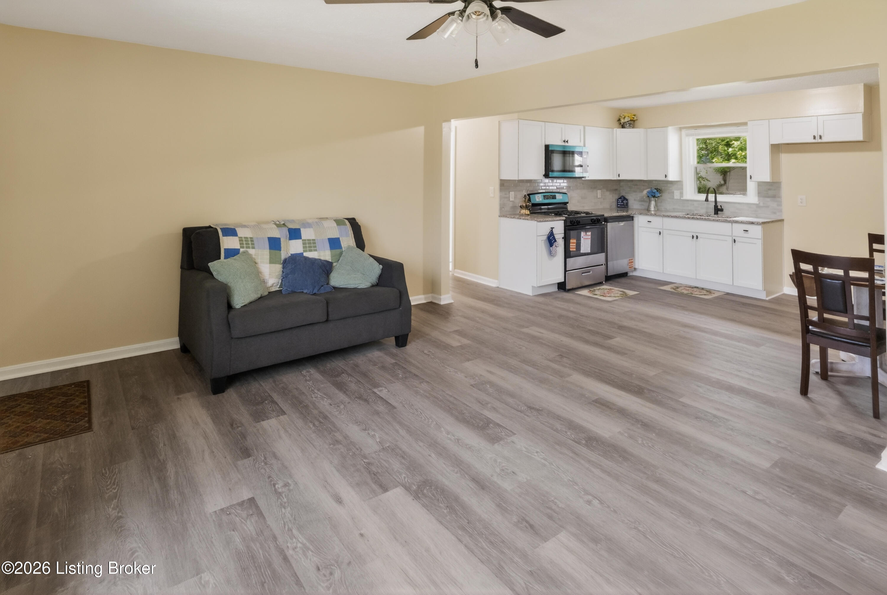 11214 Deering Road Louisville, KY 40272 - Photo 7 of 39 812A5513-HDR