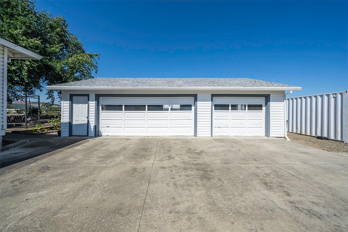 605 Meridian Road Eagle Point, OR 97524 - Photo 38 of 71 31