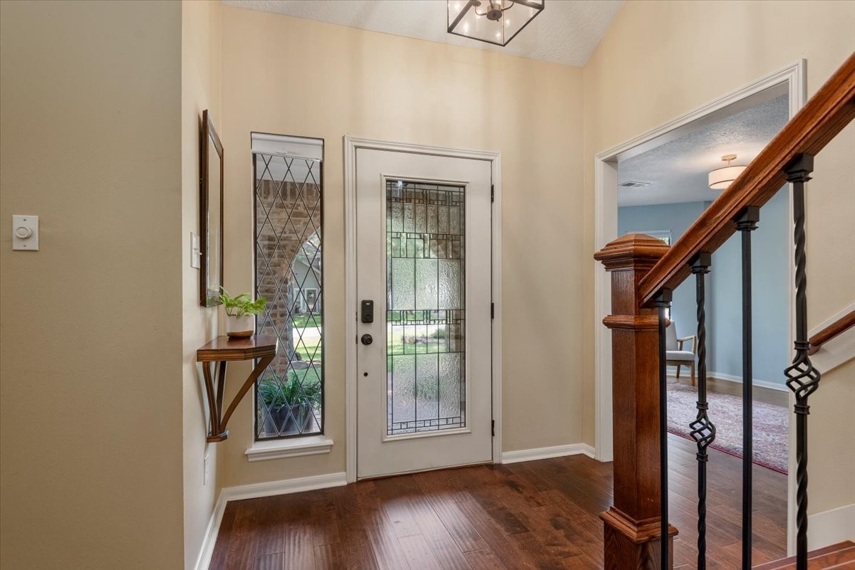 10 Cape Chestnut Drive Spring, TX 77381 - Photo 5 of 39