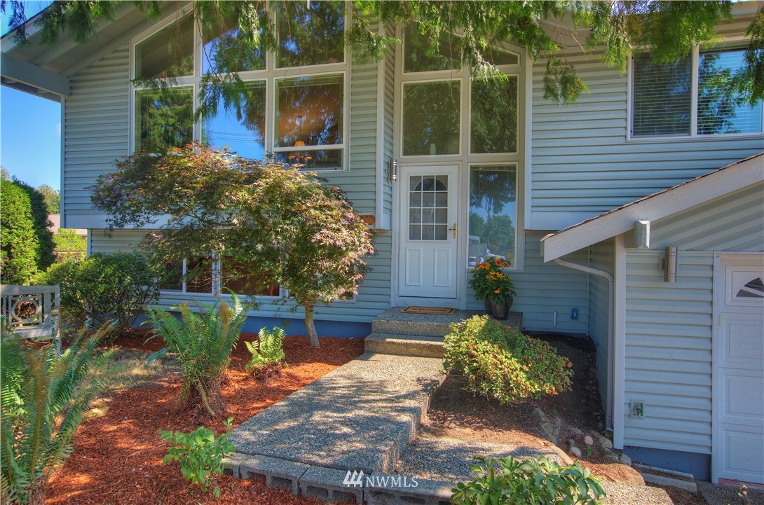 2320 Union Avenue Northeast Renton, WA 98059 - Photo 3 of 24