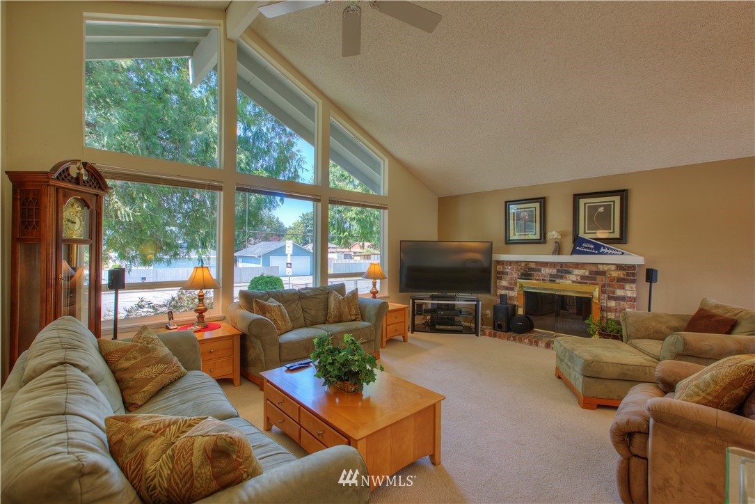 2320 Union Avenue Northeast Renton, WA 98059 - Photo 4 of 24