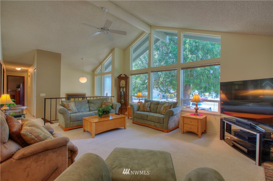 2320 Union Avenue Northeast Renton, WA 98059 - Photo 5 of 24