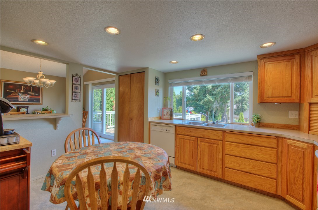 2320 Union Avenue Northeast Renton, WA 98059 - Photo 8 of 24