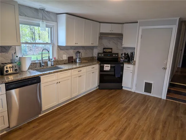 $429,900 | 376 Fairview Avenue, Coventry, RI 02816