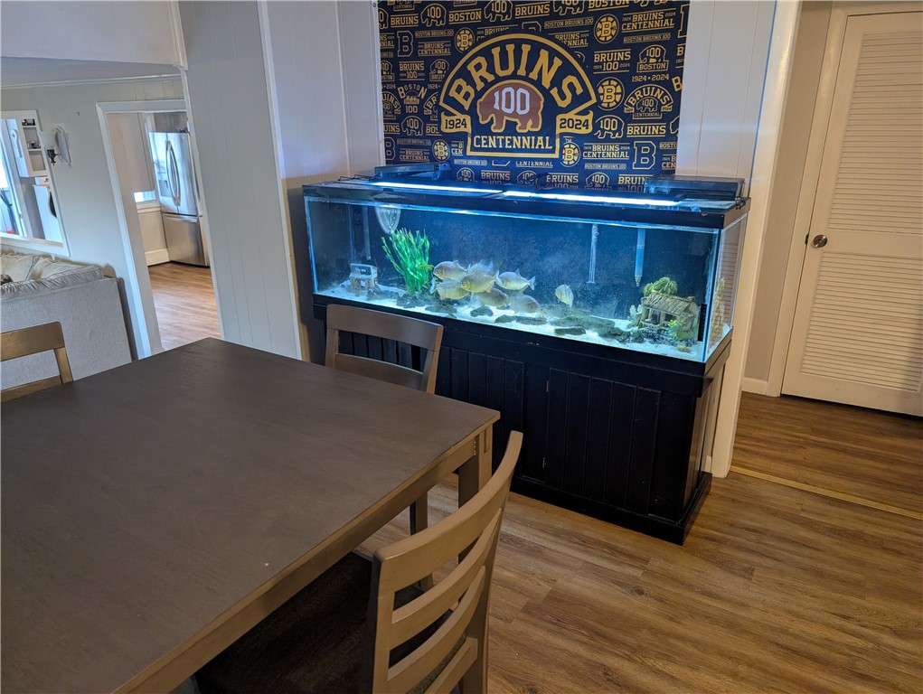 376 Fairview Avenue Coventry, RI 02816 - Photo 10 of 15 Dining Room Aquarium