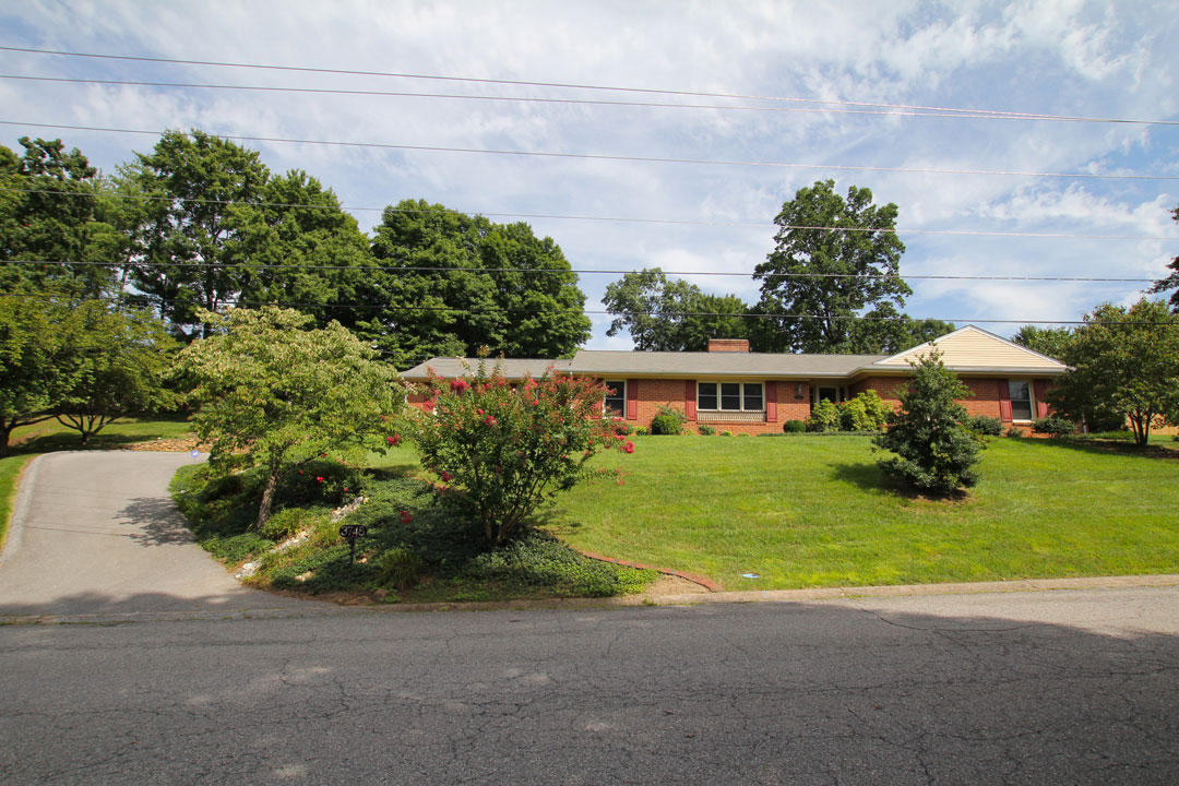 3748 Heritage Road Southwest Roanoke, VA 24015 - Photo 1 of 29 Listing Photo