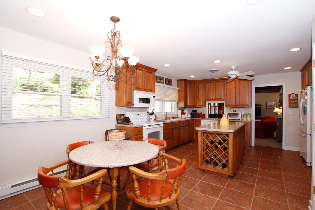 3748 Heritage Road Southwest Roanoke, VA 24015 - Photo 10 of 29 Kitchen