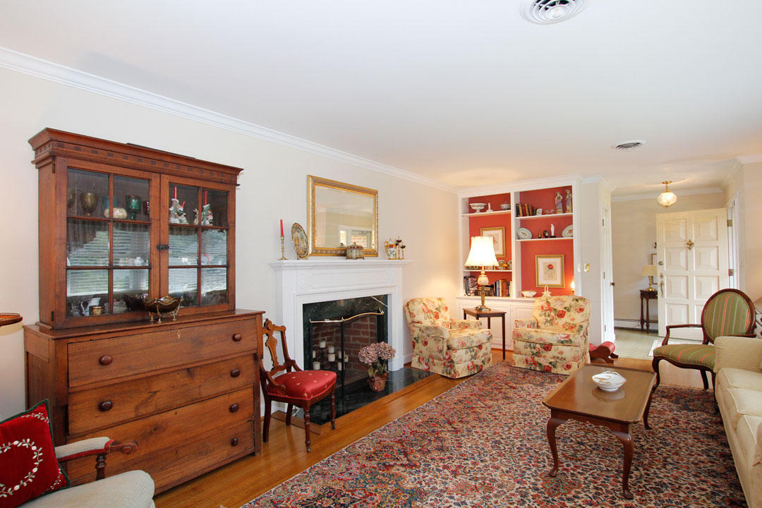 3748 Heritage Road Southwest Roanoke, VA 24015 - Photo 7 of 29 Living Room 2