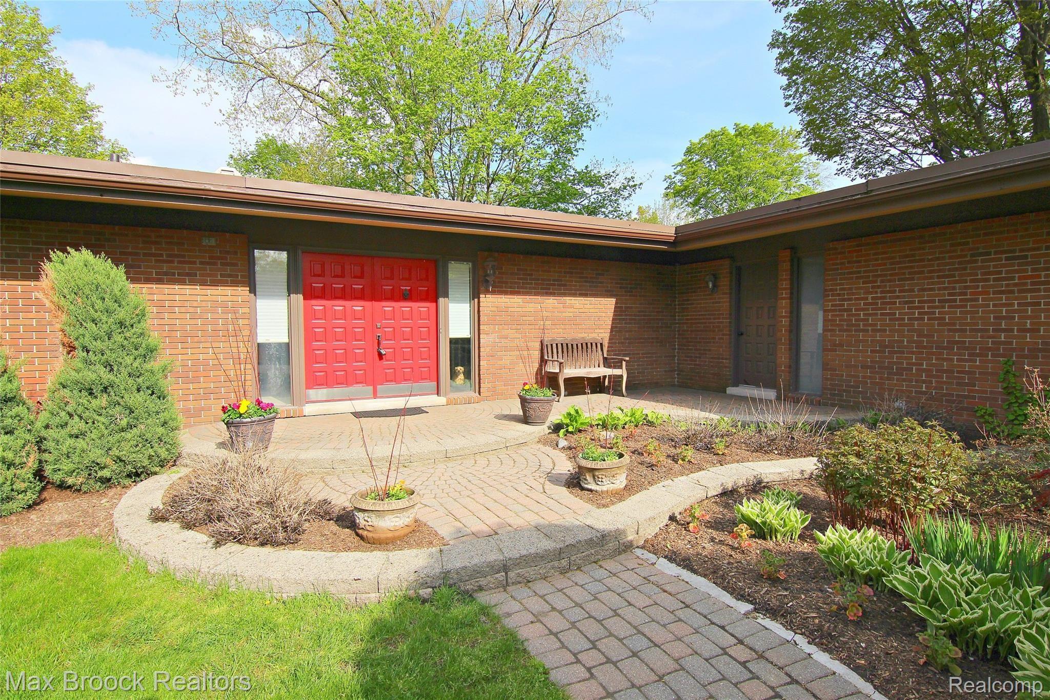 4667 Patrick Road West Bloomfield, MI 48322 - Photo 2 of 37 Patrick Rd Front Patio.jpg