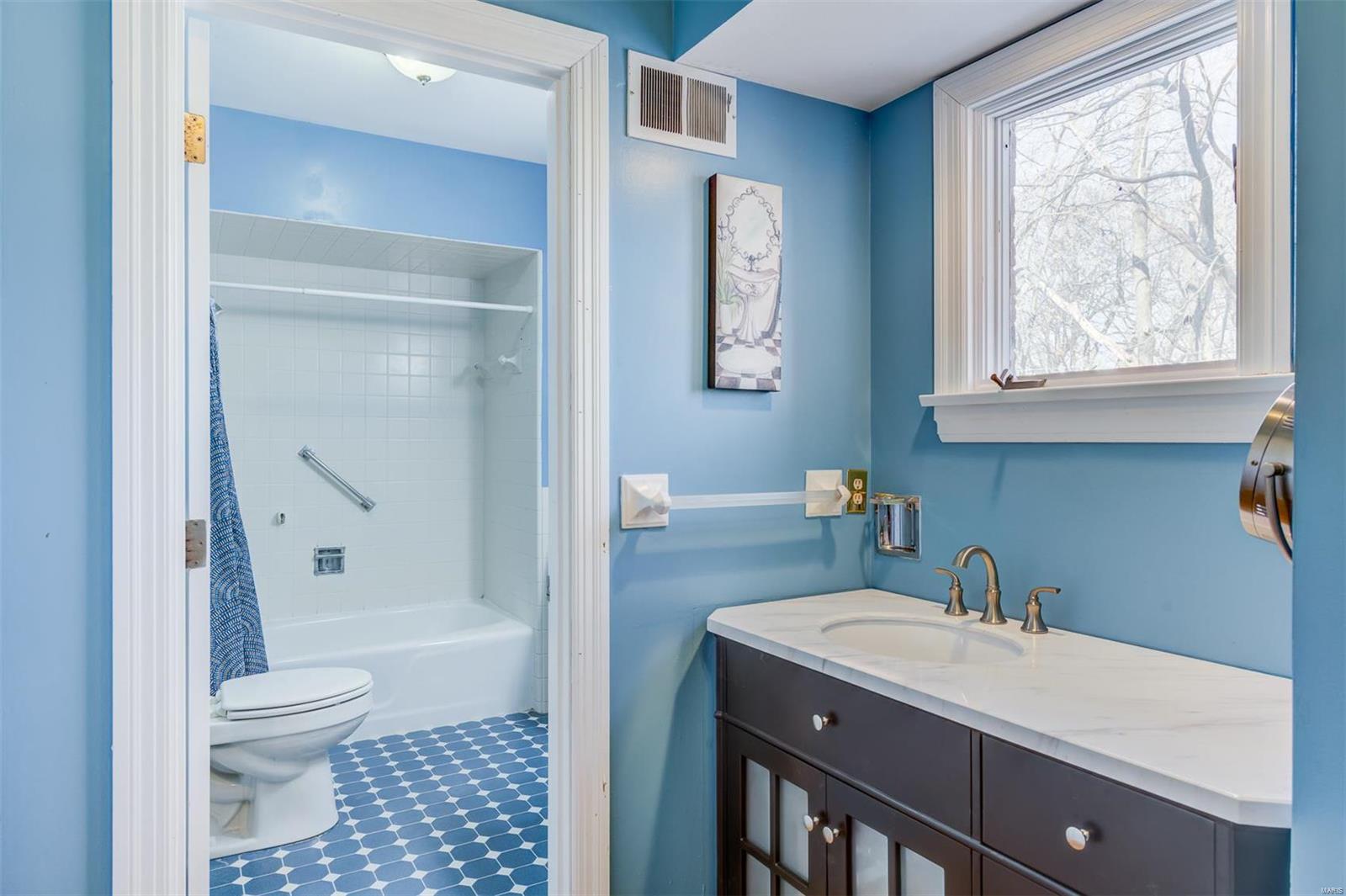 9049 Clayton Road Ladue, MO 63117 - Photo 13 of 28 Gallery Image 13